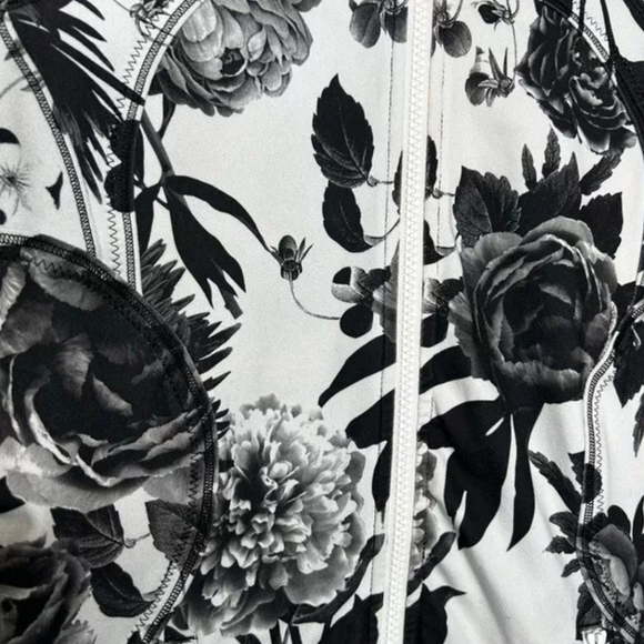 Lululemon Forme Jacket II Floral Brisk Bloom Black White Cuffins Size 6 - Picture 6 of 7